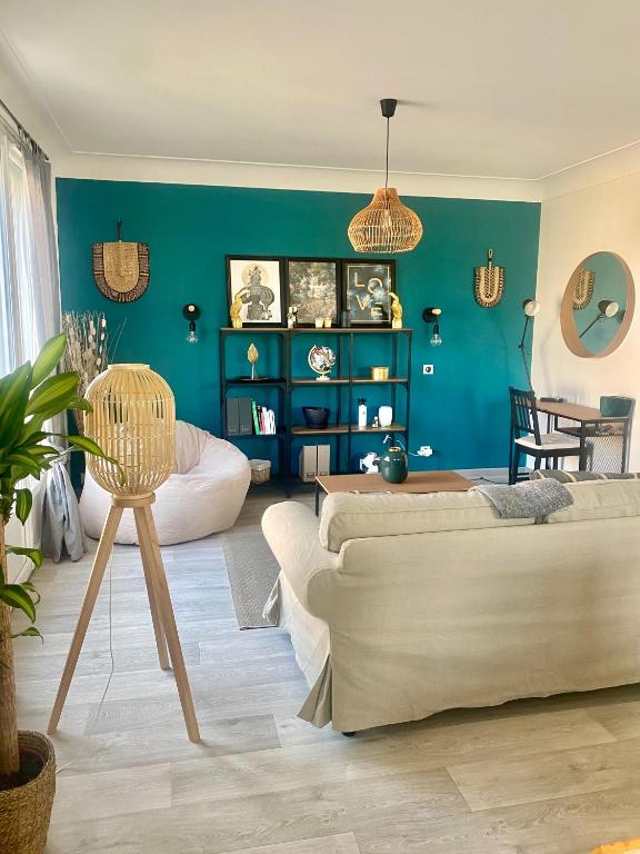 Posezení v ubytování Chambre privée - Appartement lumineux et calme