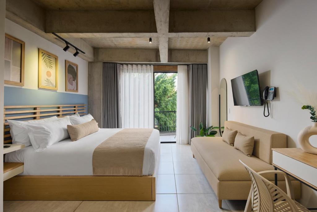 30 Living Suites - Suite With Balcony