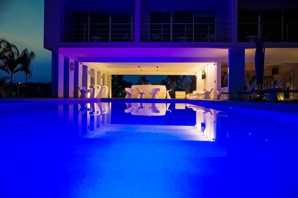 Bazén v ubytování Hotel Aqua Spa & Resort nebo v jeho okolí