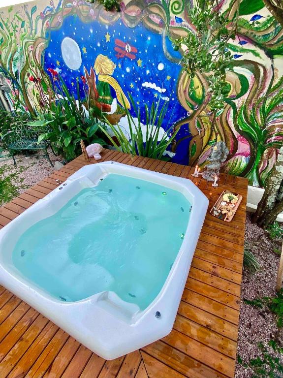 Fotografie z fotogalerie ubytování Toucan House Sleeps 6 - with AC & Jacuzzi! v destinaci Alto Paraíso de Goiás