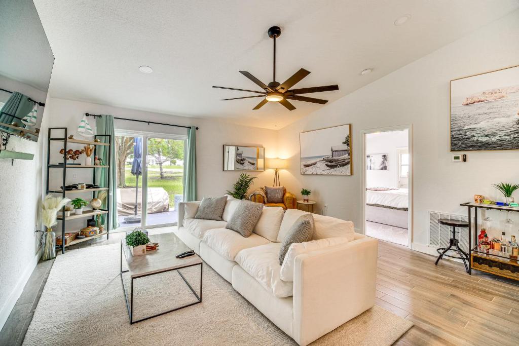 A seating area at Private Yard and Patio Central Sebastian Home!