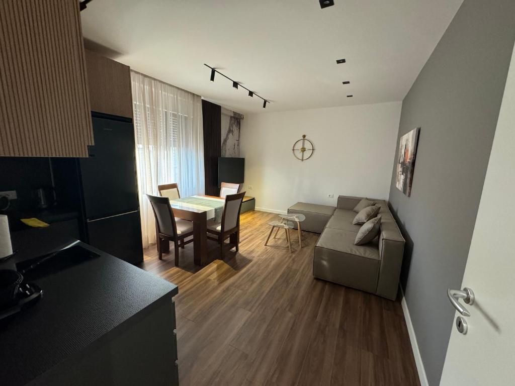 Old Bazaar apt 24
