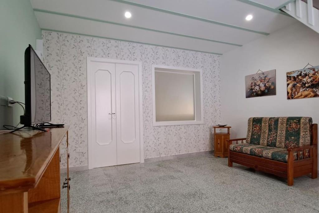 TV a/nebo společenská místnost v ubytování Casa Vacanze CHome