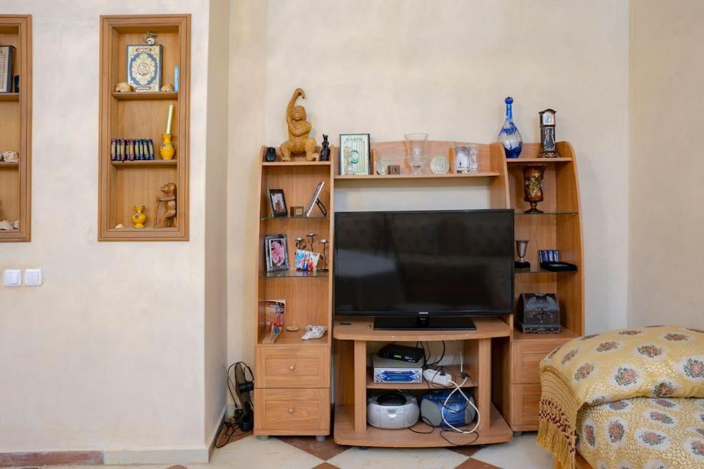 TV a/nebo společenská místnost v ubytování Villa de luxe vue sur mer