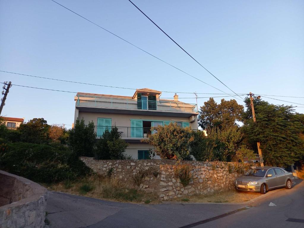 Apartments with parking space Senj - 23402