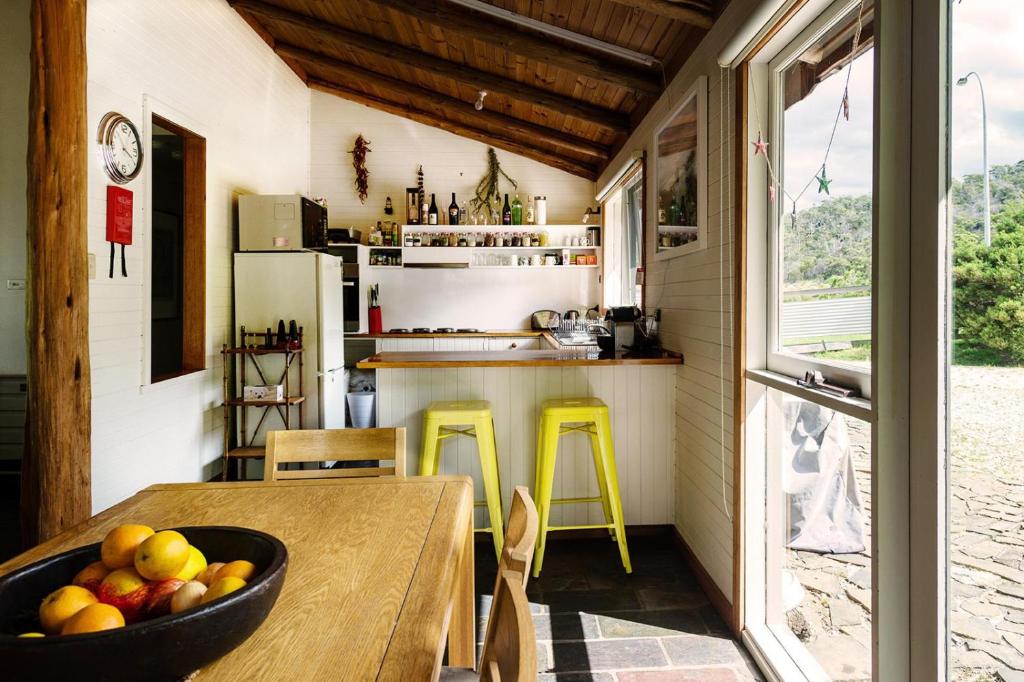 Kuchyň nebo kuchyňský kout v ubytování Coastal Cottage Bicheno