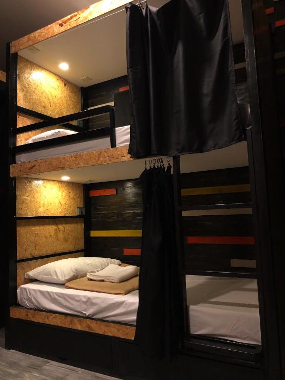 Postel nebo postele na pokoji v ubytování Cafe Moto Hostel