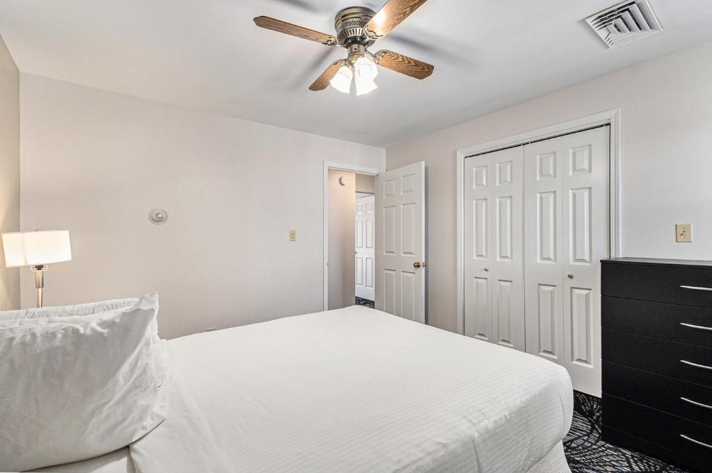 Snyders Shoreline Inn photo