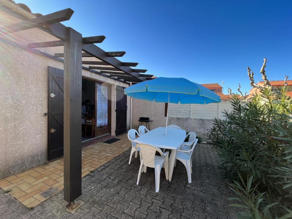 Photo de la galerie de l'établissement Villa T2 Mezzanine 4P avec Parking en bord d'étang à 2,5 km de la mer - FR-1-799-30, au Barcarès