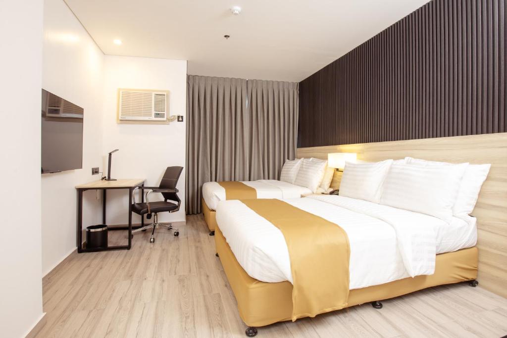 Postel nebo postele na pokoji v ubytování Hamersons Hotel CDO