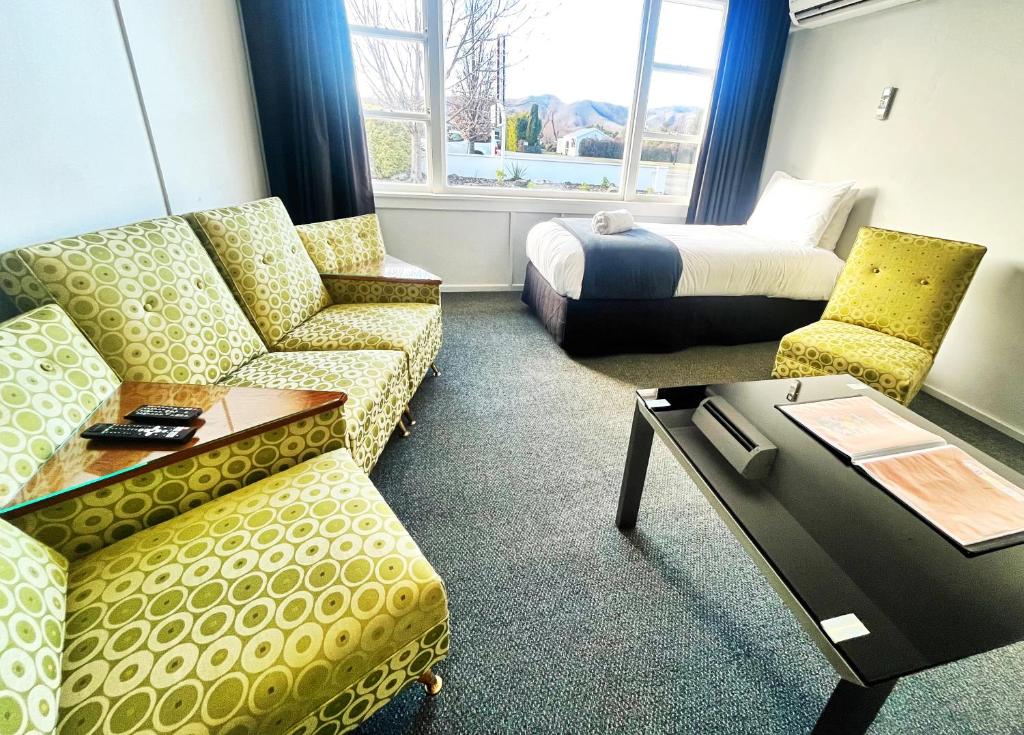 Posezení v ubytování Kurow Motel