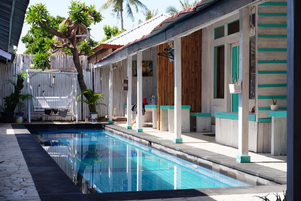 Bazén v ubytování Kushak bungalow Gili Trawangan nebo v jeho okolí