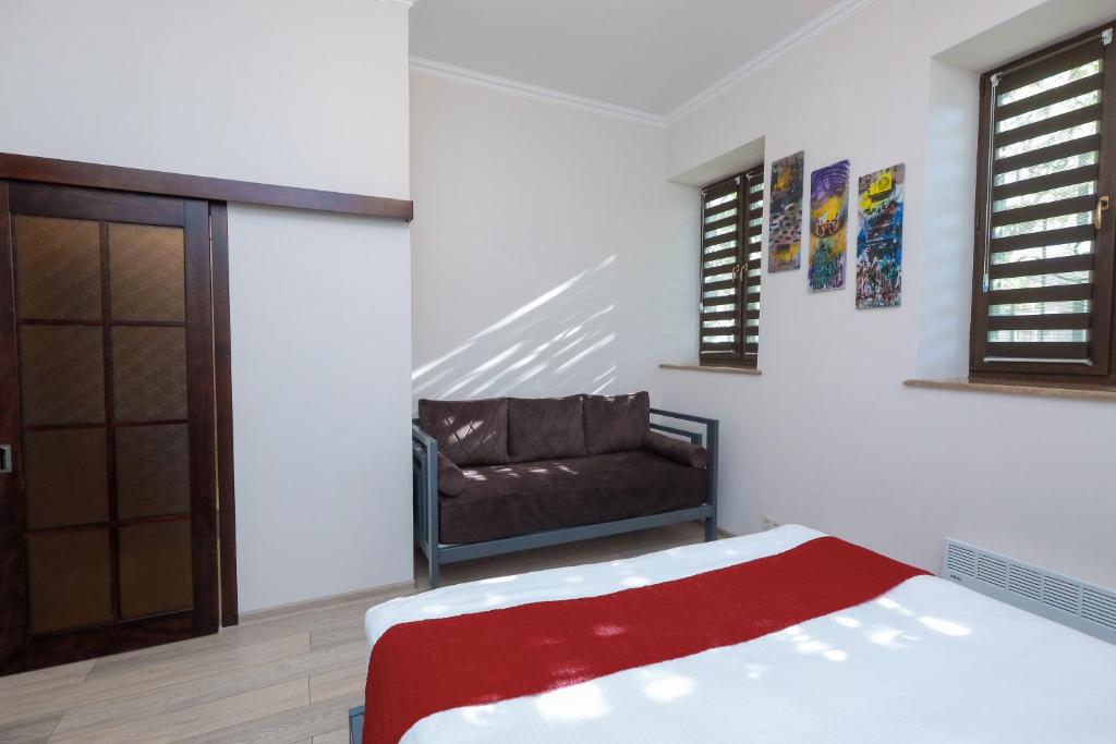 Postel nebo postele na pokoji v ubytování Syune Mini Hotel
