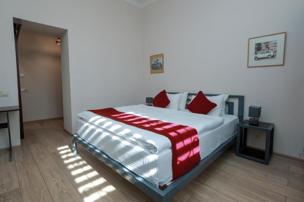 Postel nebo postele na pokoji v ubytování Syune Mini Hotel
