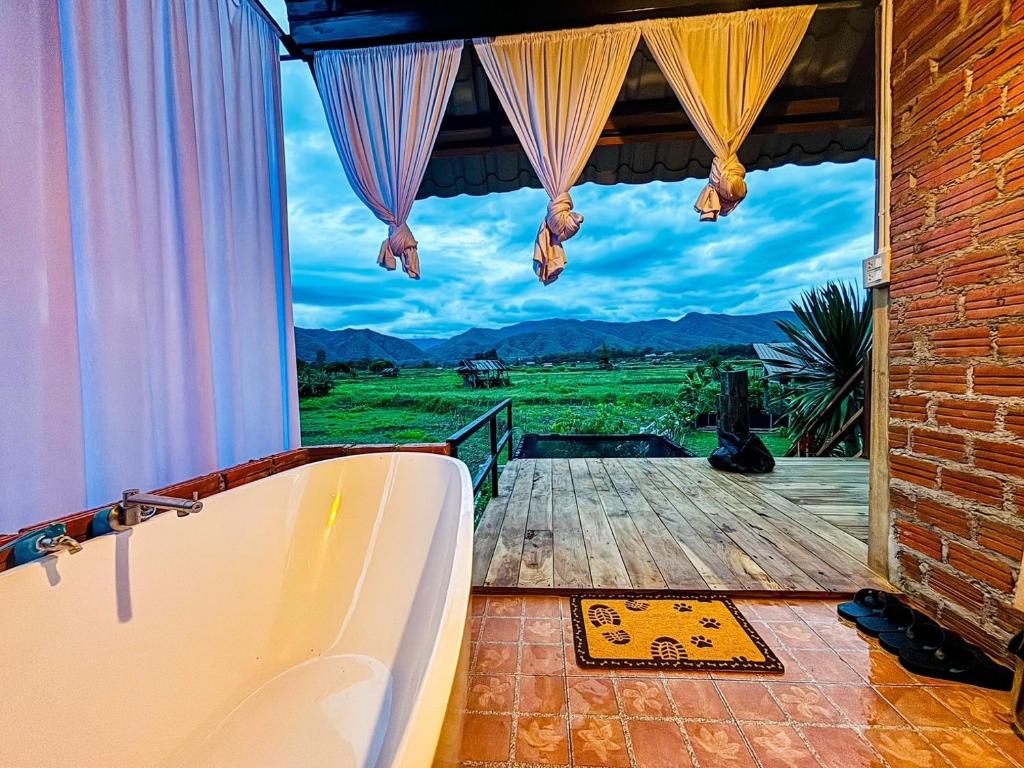 ห้องน้ำของ DeeTorJai FarmStay Nan ดีต่อใจ ฟาร์มสเตย์ น่าน โดยเจ้าของ