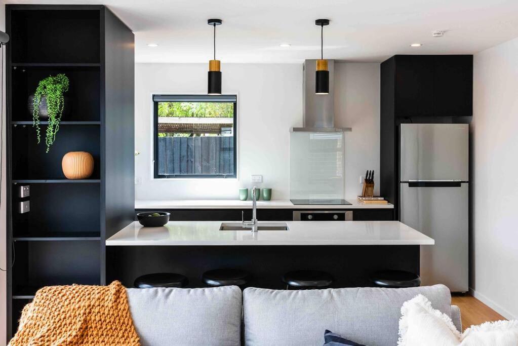 New State Of The Art Sunny Warm free Park - Resim 4