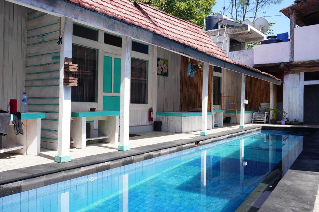 Bazén v ubytování Kushak bungalow Gili Trawangan nebo v jeho okolí