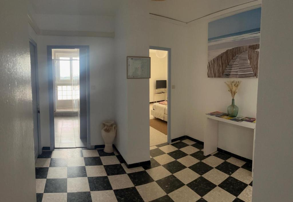 Kuchyň nebo kuchyňský kout v ubytování Ogooué appartement entier Lumineux 94m2 maxi 6 couchage 3 chambres