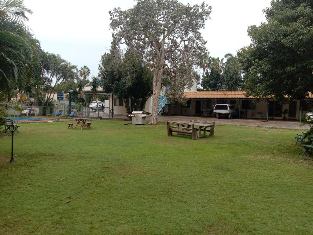 Zahrada ubytování Bargara Beach Motor Inn budget accommodation pet friendly on application