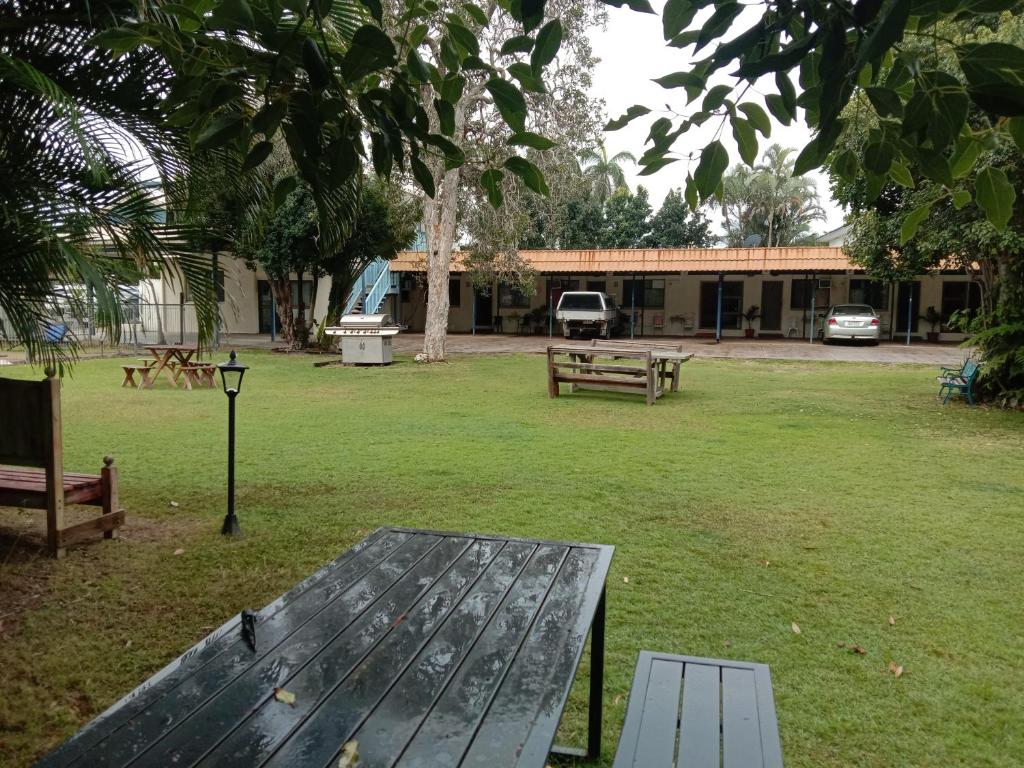 Zahrada ubytování Bargara Beach Motor Inn budget accommodation pet friendly on application
