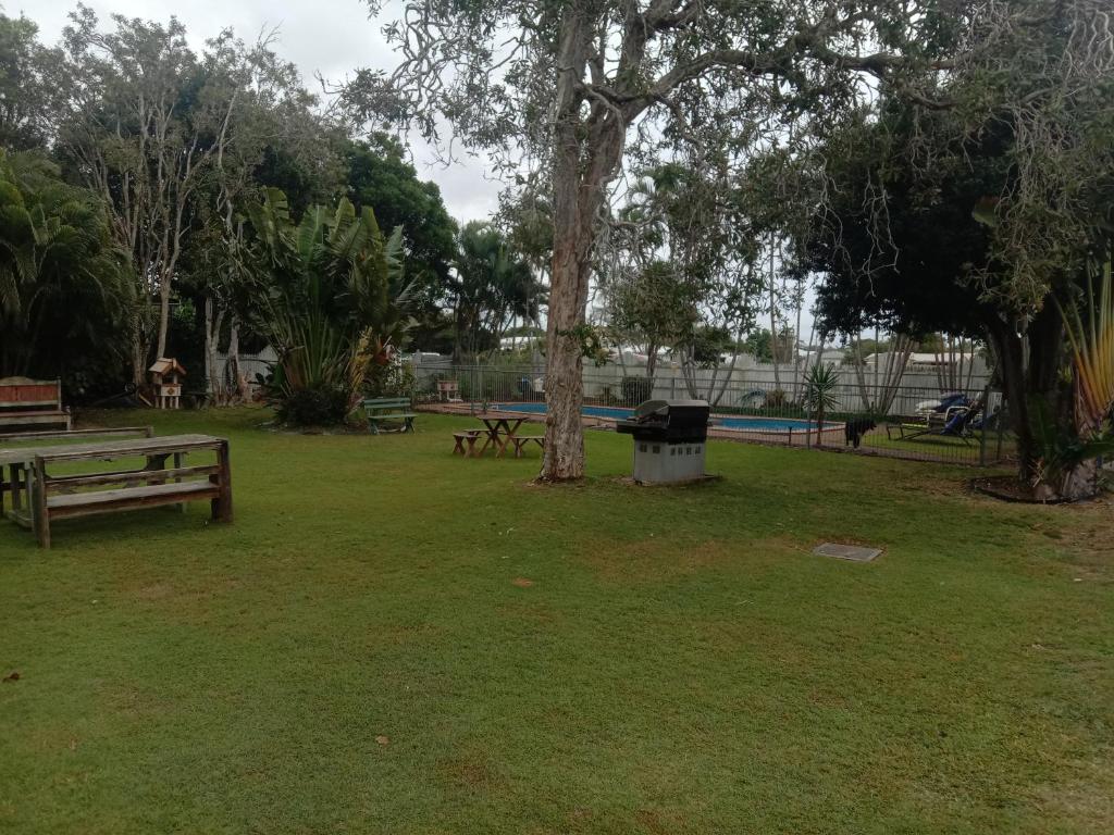 Zahrada ubytování Bargara Beach Motor Inn budget accommodation pet friendly on application