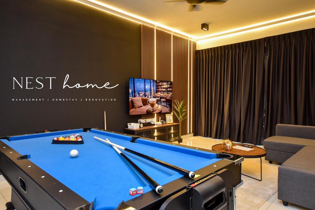 Midvalley Southkey Mosaic Suite by Nest Home - 三卧室高级公寓，带浴缸和台球桌