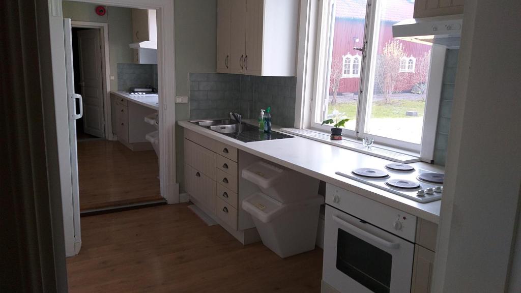 Kuchyň nebo kuchyňský kout v ubytování Hostel Räntmästaregården