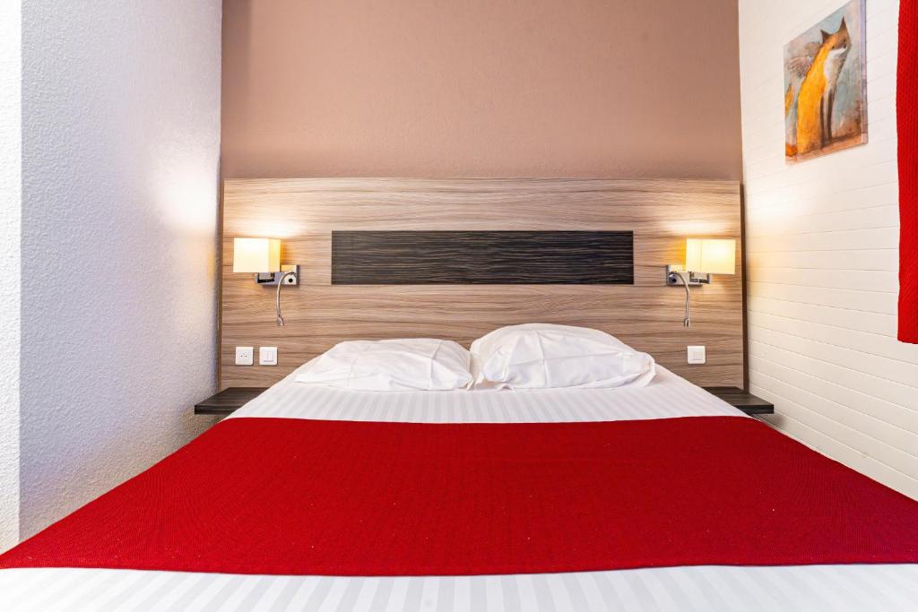 Postel nebo postele na pokoji v ubytování Hotel Restaurant Argos, Strasbourg Nord