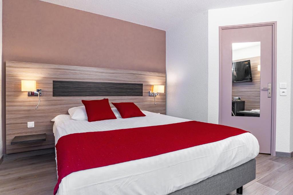 Postel nebo postele na pokoji v ubytování Hotel Restaurant Argos, Strasbourg Nord
