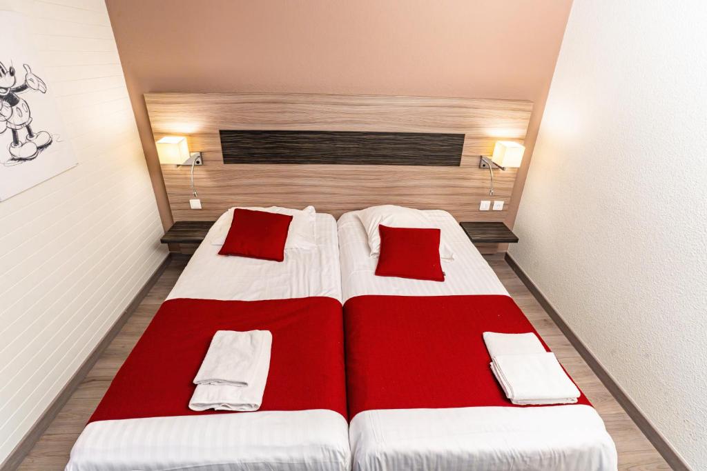 Postel nebo postele na pokoji v ubytování Hotel Restaurant Argos, Strasbourg Nord
