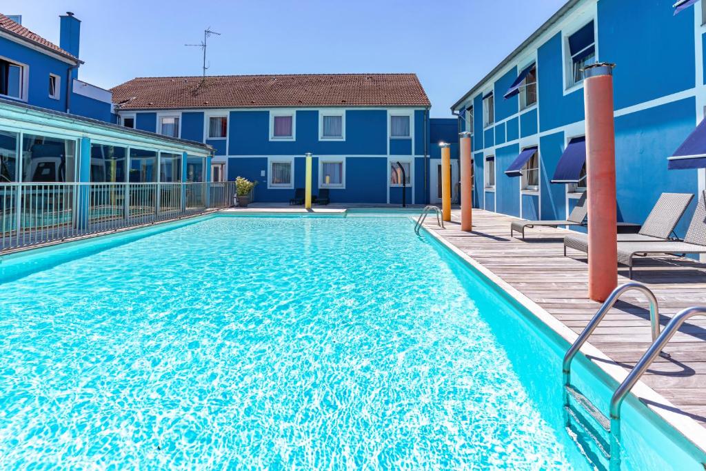 Bazén v ubytování Hotel Restaurant Argos, Strasbourg Nord nebo v jeho okolí