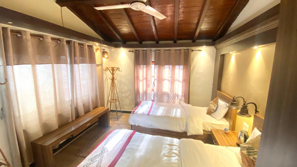 Postel nebo postele na pokoji v ubytování Shiva Guest House