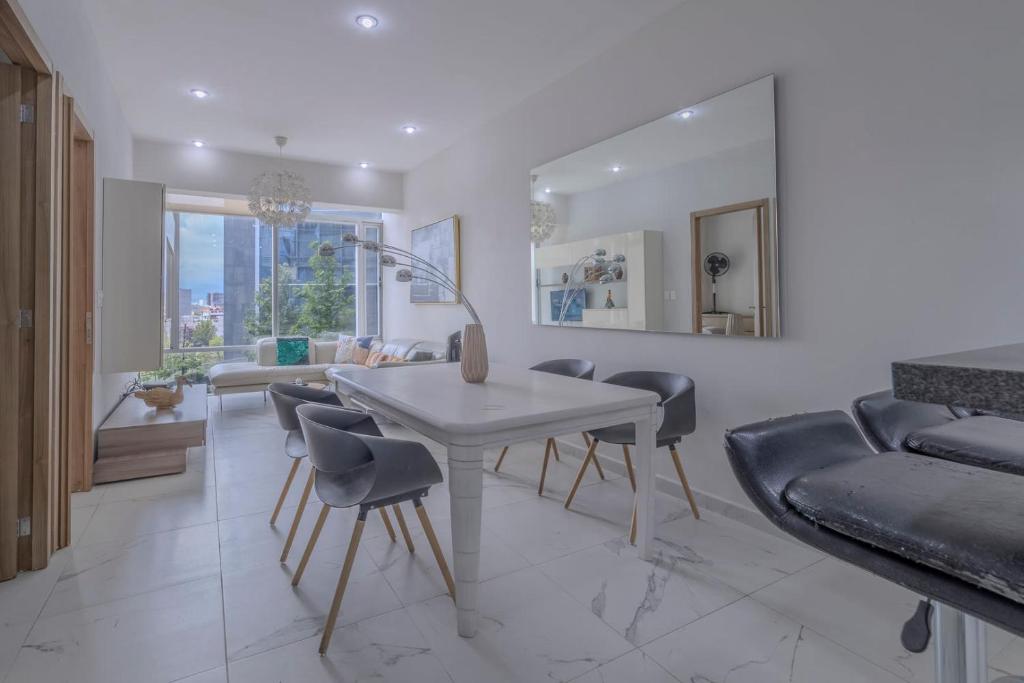 Zona de estar de Apt with Reforma View Pool and Jacuzzi