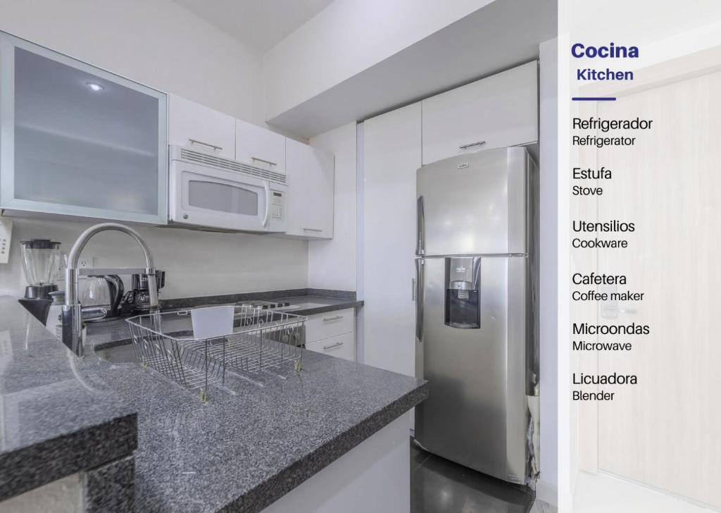 Una cocina o zona de cocina en Apt with Reforma View Pool and Jacuzzi