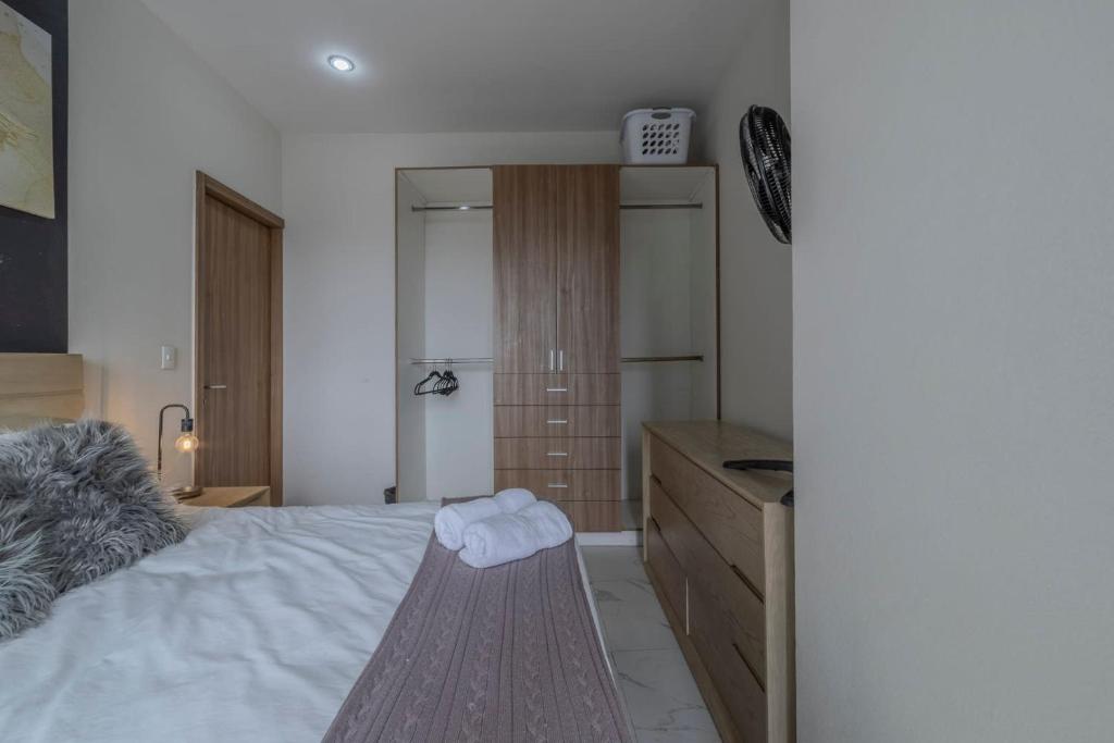 Cama o camas de una habitación en Apt with Reforma View Pool and Jacuzzi