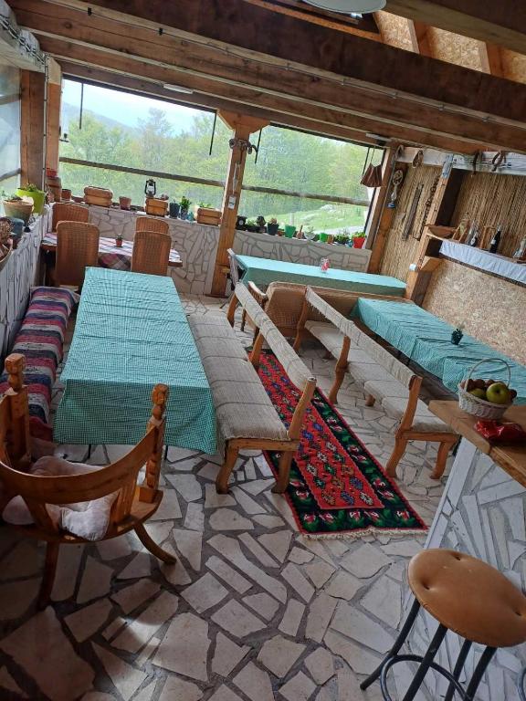 Posezení v ubytování Katun Ljeljenak