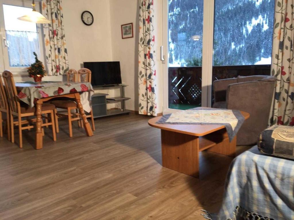 TV a/nebo společenská místnost v ubytování Haus Rosemarie