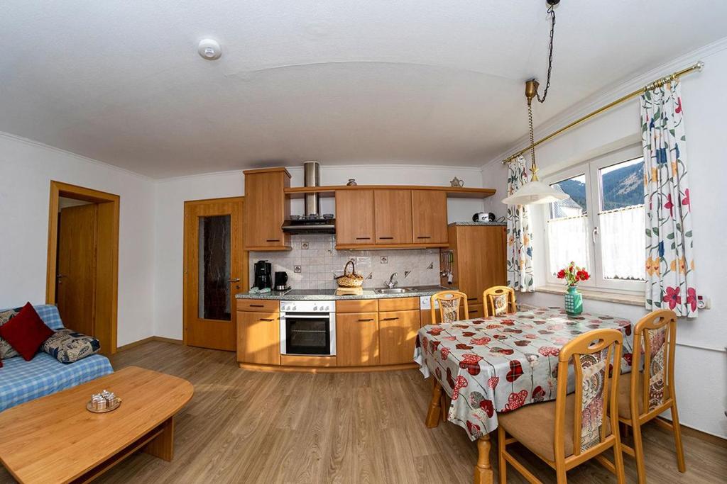 Kuchyň nebo kuchyňský kout v ubytování Haus Rosemarie