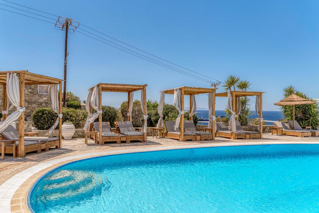 Bazén v ubytování Marisso Hotel nebo v jeho okolí