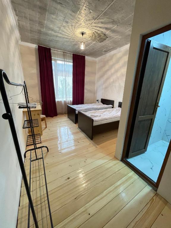 Postel nebo postele na pokoji v ubytování Khedi
