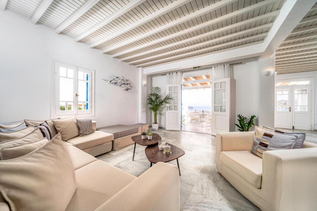 Posezení v ubytování Marisso Hotel