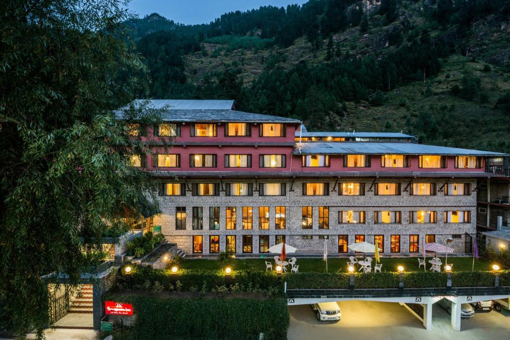 Nespecifikovaný výhled na hory nebo výhled na hory při pohledu z hotelu