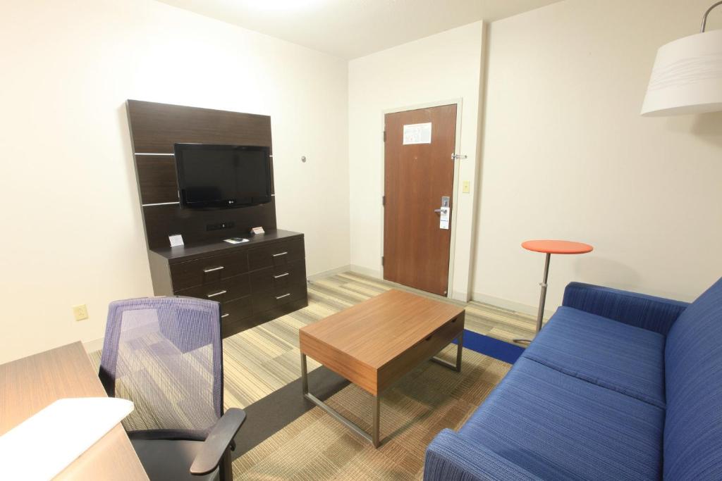 a living room with a blue couch and a table at Holiday Inn Express & Suites Chattanooga-Hixson by IHG in Hixson