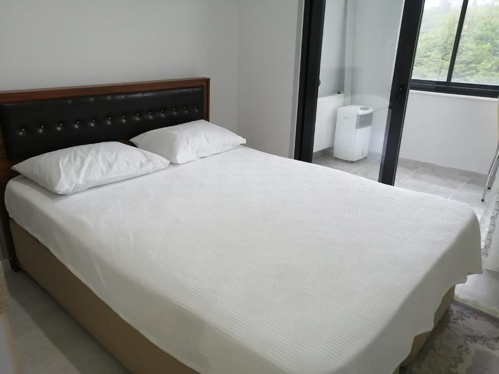 Postel nebo postele na pokoji v ubytování AhmetsS Home