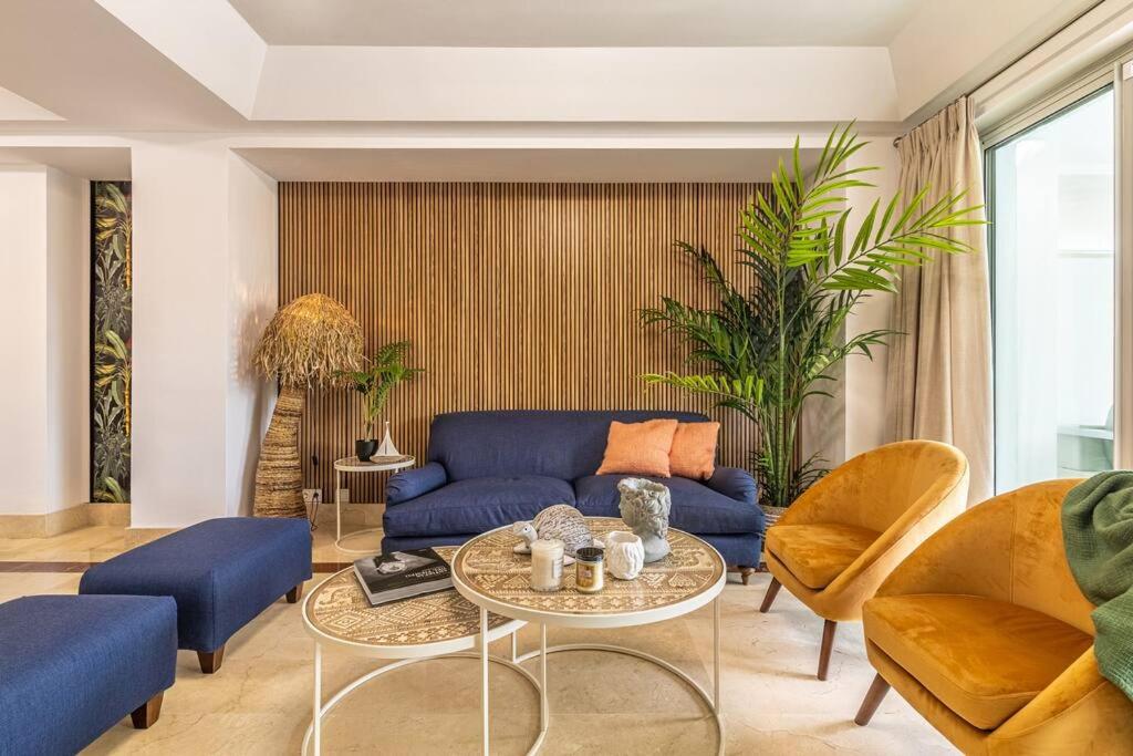 Χώρος καθιστικού στο Stunning Tropical Oasis 3BR, Pool and Water Views