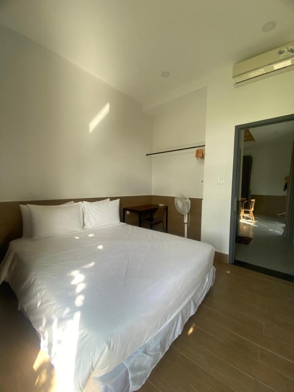 Postel nebo postele na pokoji v ubytování MyGarden Villa Binh Chau Hotspring
