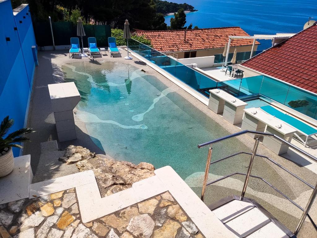 Bazén v ubytovaní Villa Višnja Prestige alebo v jeho blízkosti