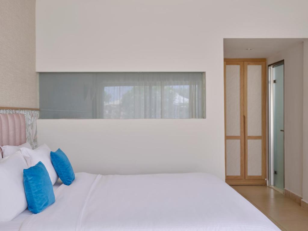 Atlantica Eleon Grand Resort - Junior Suite Side Sea View