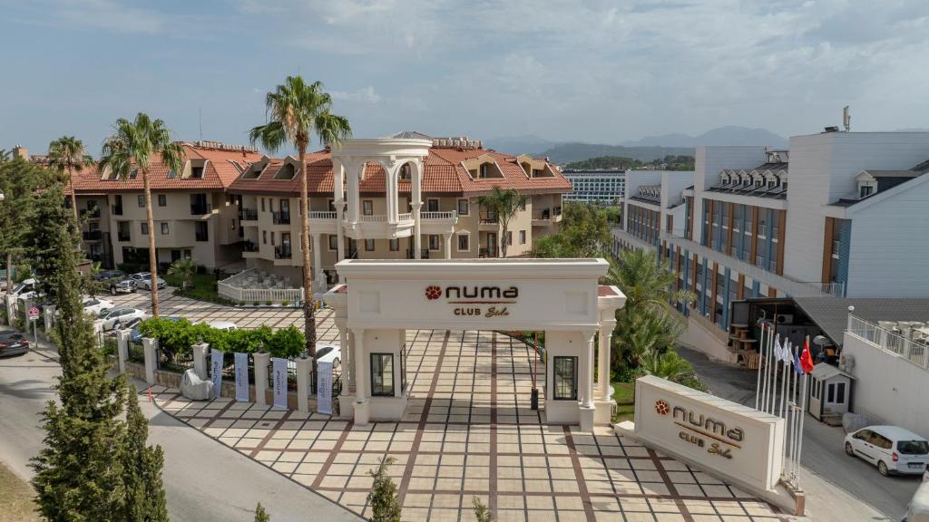 Nespecifikovaný výhled na hory nebo výhled na hory při pohledu z hotelu