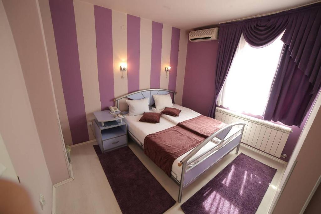Postel nebo postele na pokoji v ubytování Hotel Ženeva